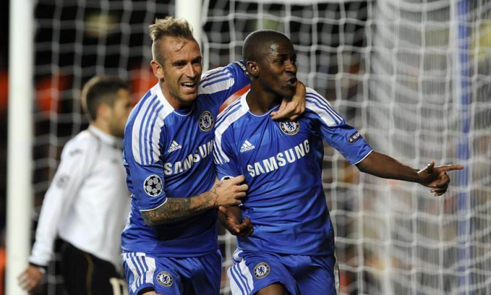 Ramires (desno) i Raul Meireles