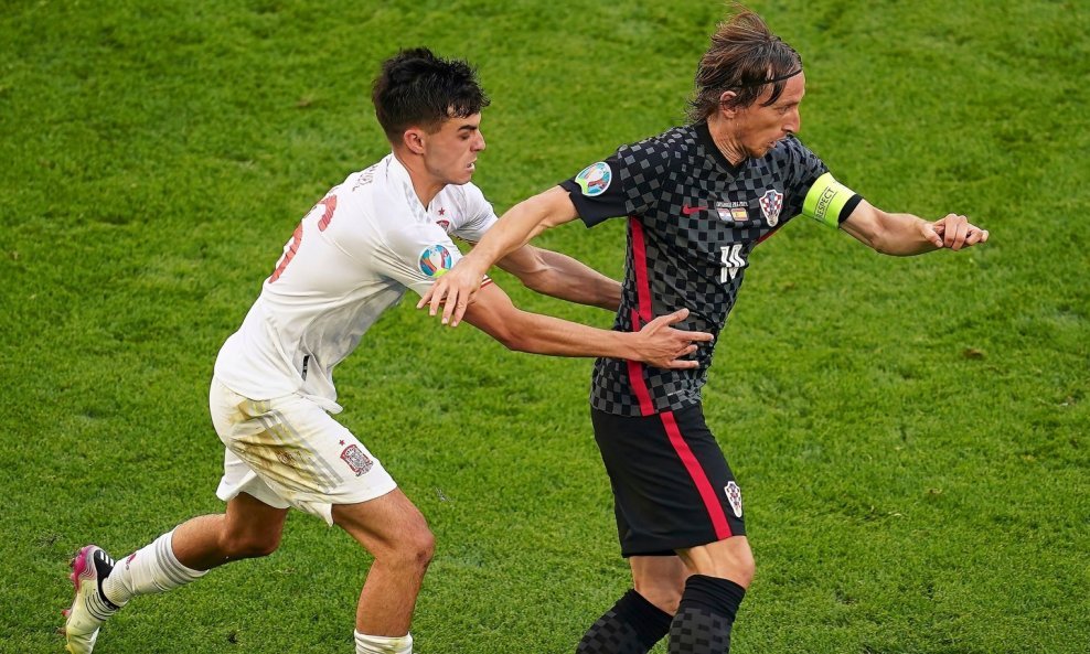 Luka Modrić i Pedri Gonzalez na Euru 2020.