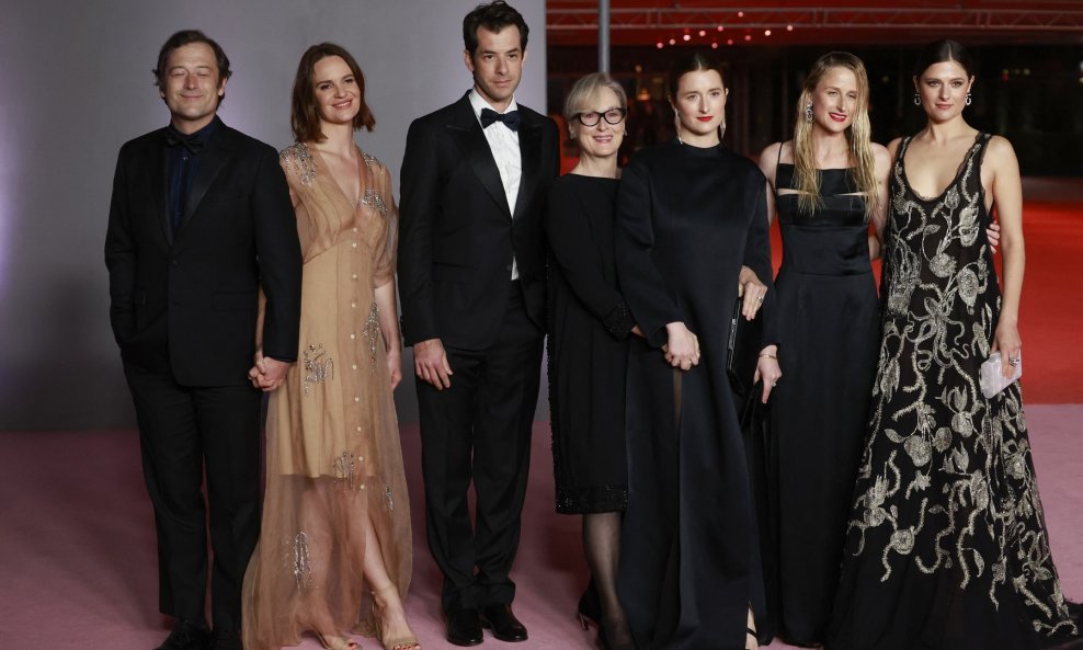 Meryl Streep s obitelji: kćer Grace Gummer i suprug Mark Ronson, Mamie Gummer, Louise Jacobson, sin Henry Wolfe i supruga Tamryn Storm Hawker