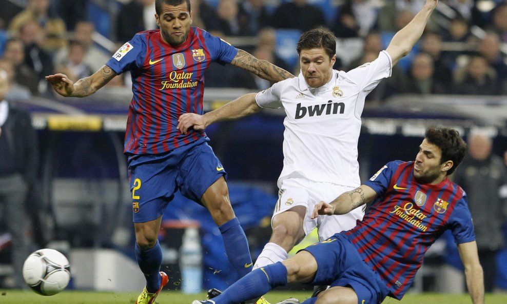 Real Madrid - Barcelona, Cesc Fabregas, Dani Alves i Xabi Alonso