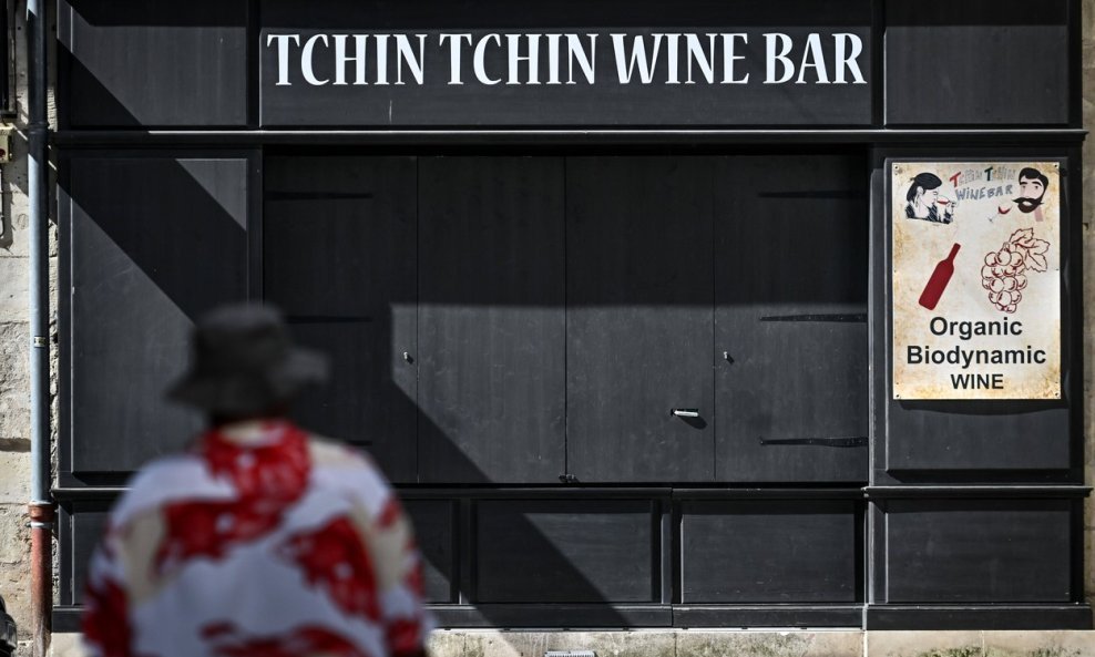 Vinski bar Tchin Tchin u Bordeauxu, u kojem su otrovani gosti