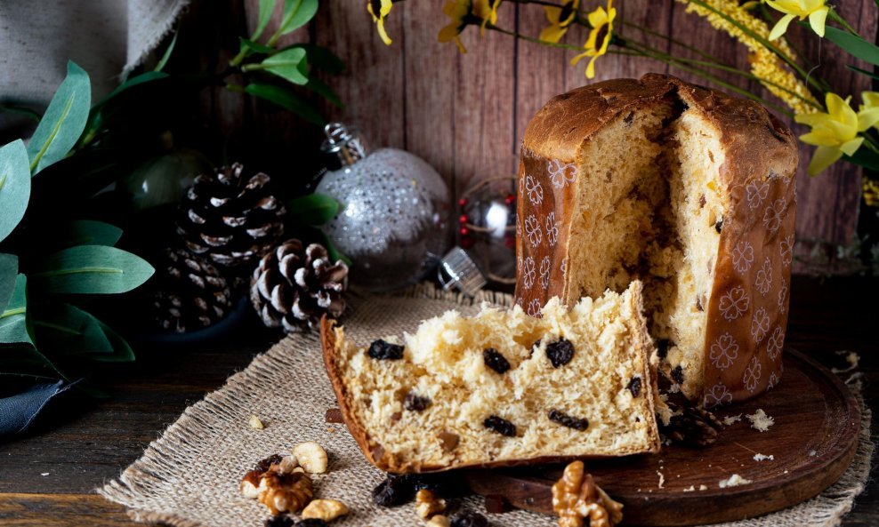 Panettone potječe iz Italije, a danas se priprema diljem svijeta