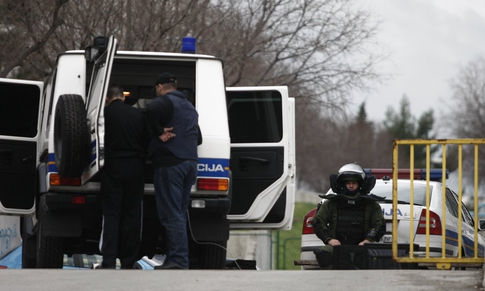 pirotehničari pauk split policija