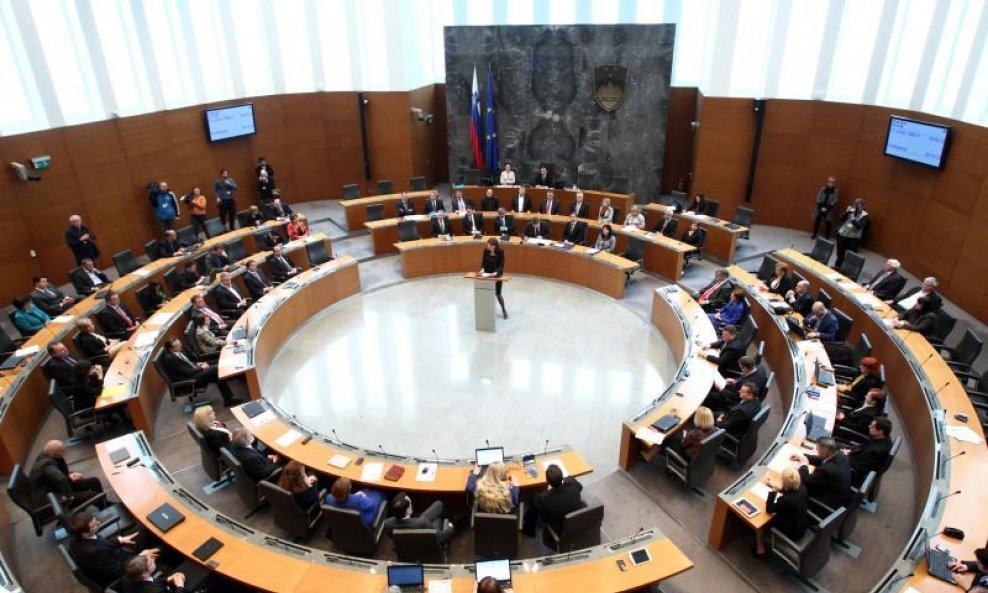 Slovenski parlament radi do svibnja