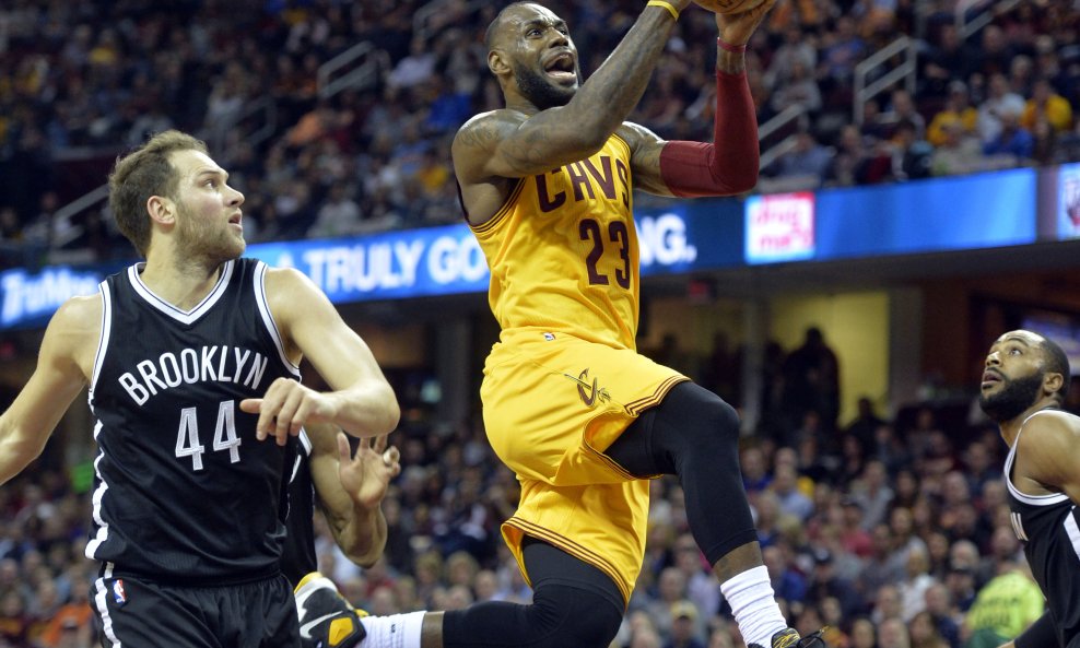 LeBron James i Bojan Bogdanović