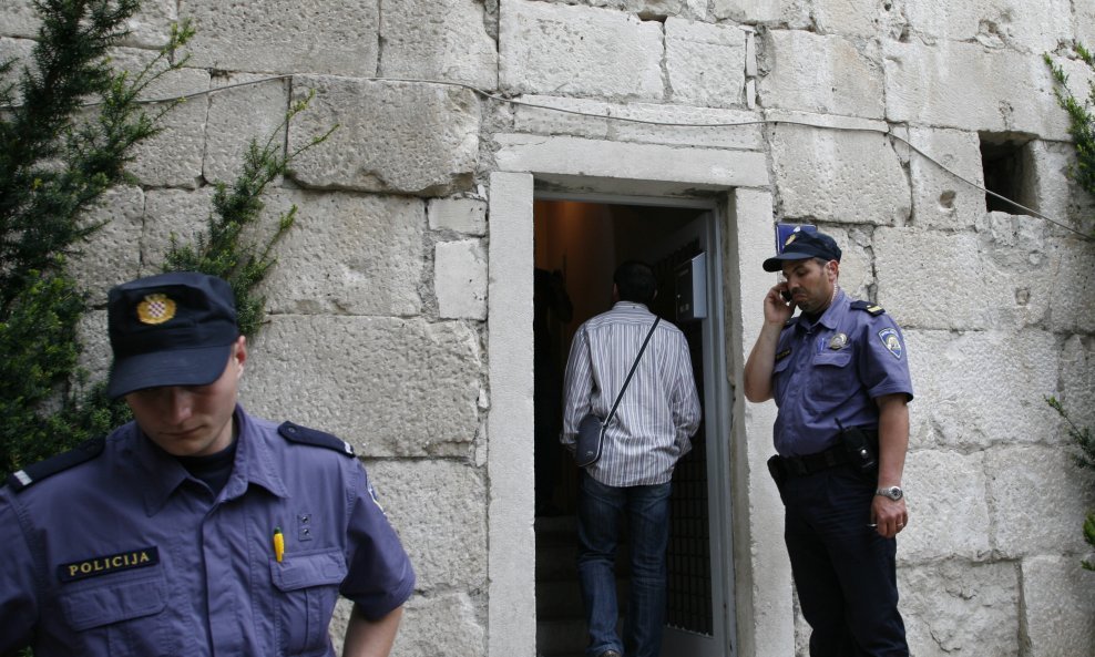 tribina gay pride dojava o bombi policajac