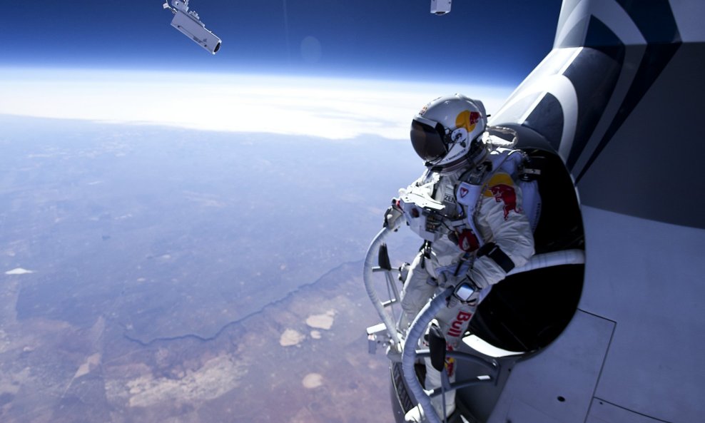 Felix Baumgartner prije skoka iz stratosfere