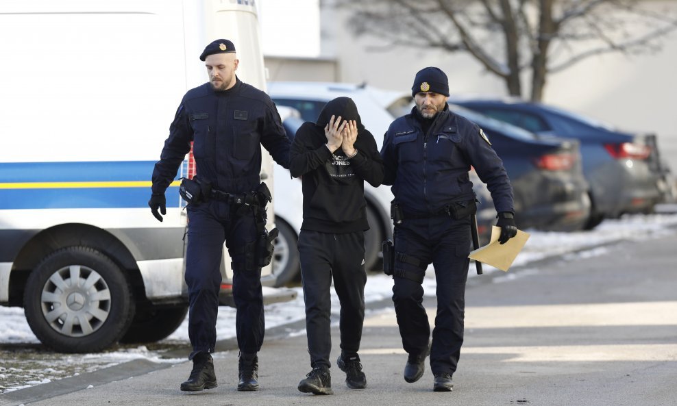 Privođenje osumnjičenih za premlaćivanje dječaka u Vukovaru