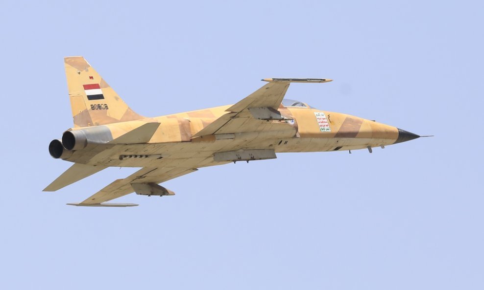 Avion F-5 jemenskih hutista na paradi u Sani u rujnu 2023.