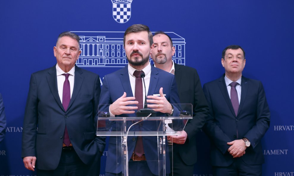 Davor Nađi i ostali predstavnici stranaka na konferenciji za medije