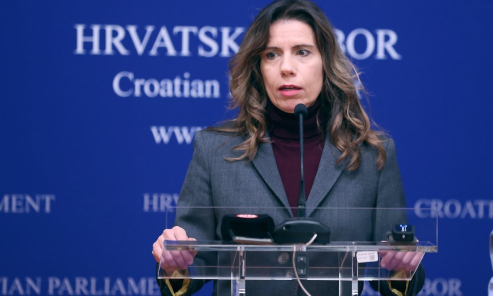Katarina Peović na konferenciji za novinare u Hrvatskom saboru