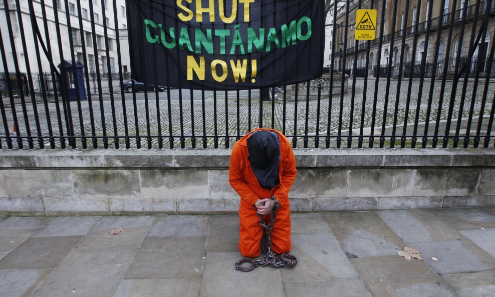 Guantanamo lanci okovi