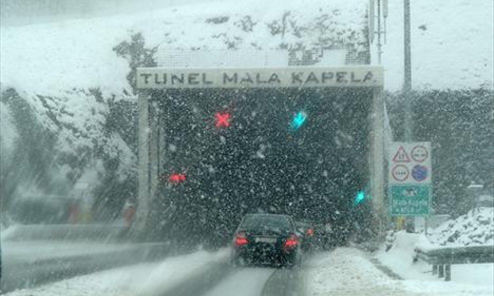 tunel mala kapela