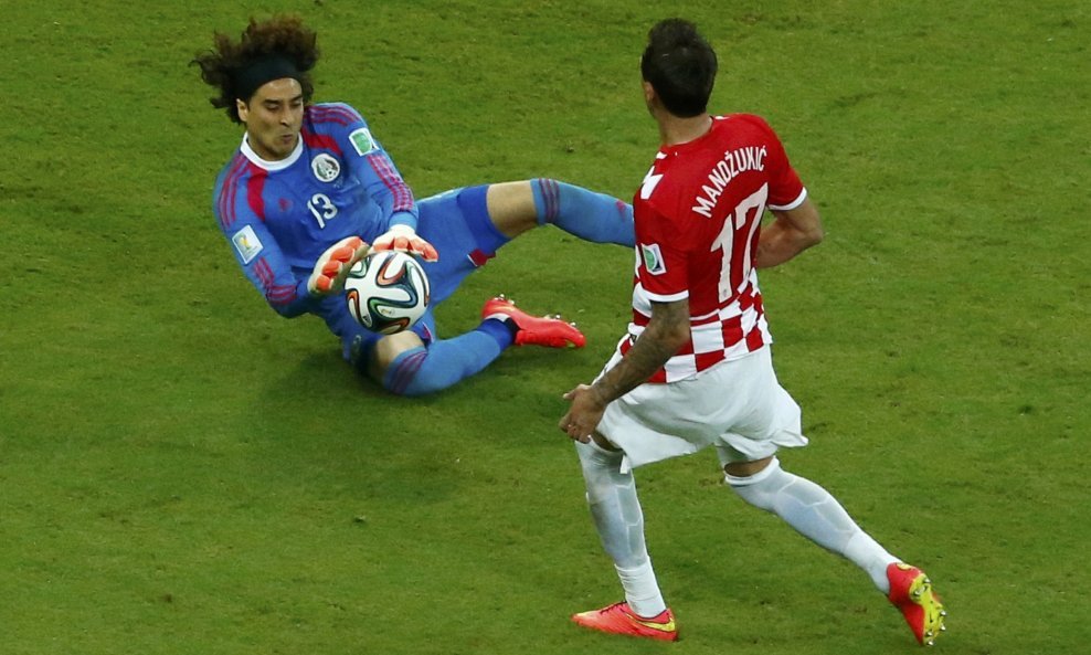 Guillermo Ochoa i Mario Mandžukić