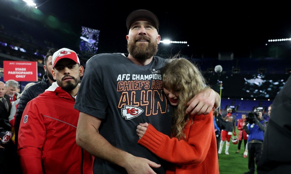 Taylor Swift i Travis Kelce na utakmici