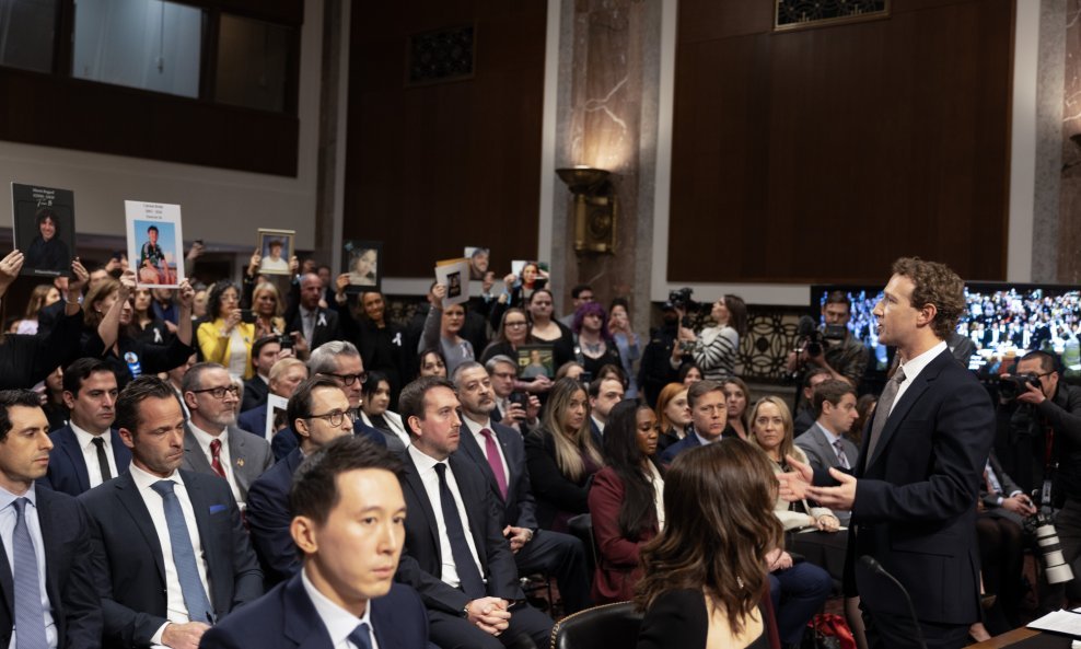 Zuckerberg u obraćanju roditeljima žrtava