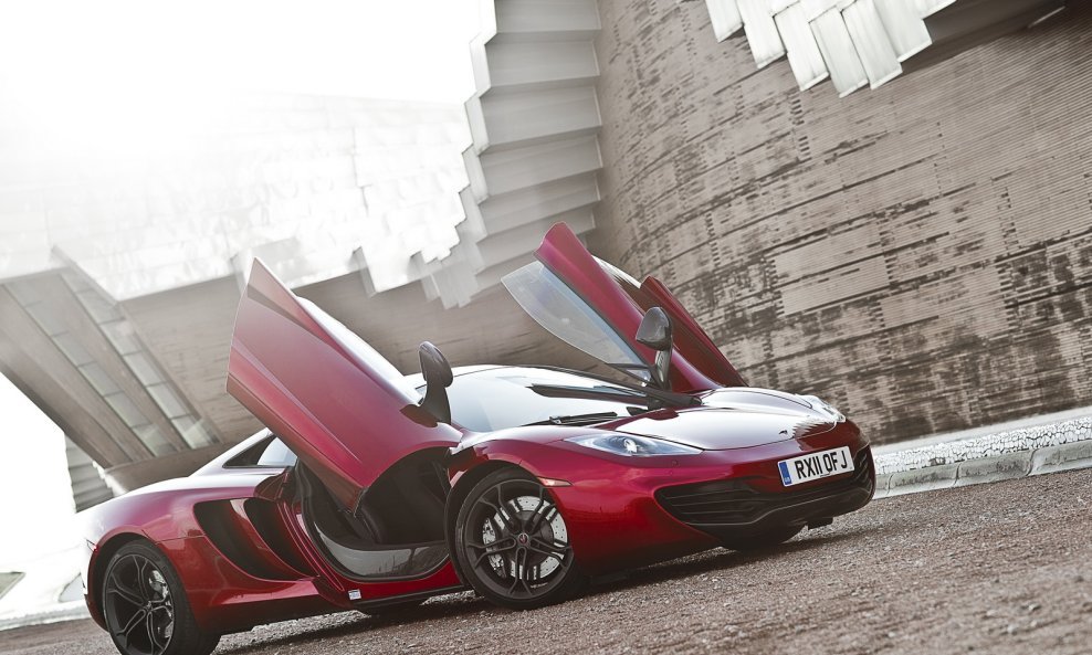 McLAREN_MP4-12C (6)