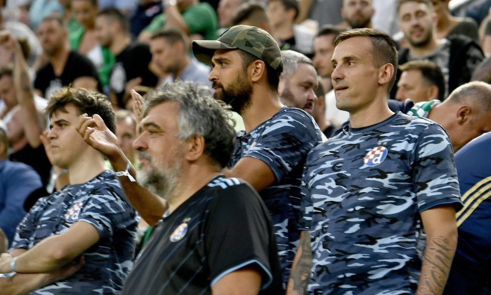 Kruno Simon (s kapom) na utakmici u Budimpešti Ferencvaroš - Dinamo