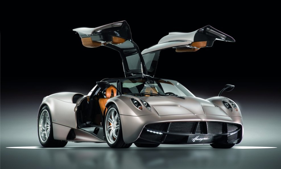 02-pagani-huayra