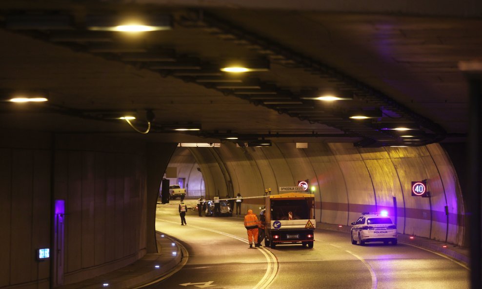 Dvije osobe poginule u prometnoj nesreći u tunelu Pećine