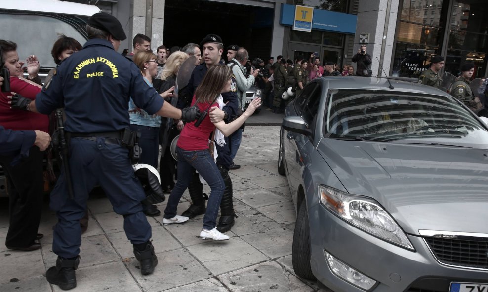 Grci prosvjedovali tijekom posjeta MMF-a
