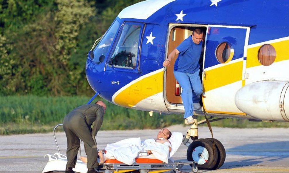 Ispao iz helikoptera