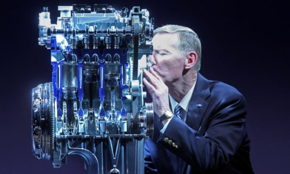 ford-10-liter-ecoboost-three-cylinder-engine-presented-40266-7