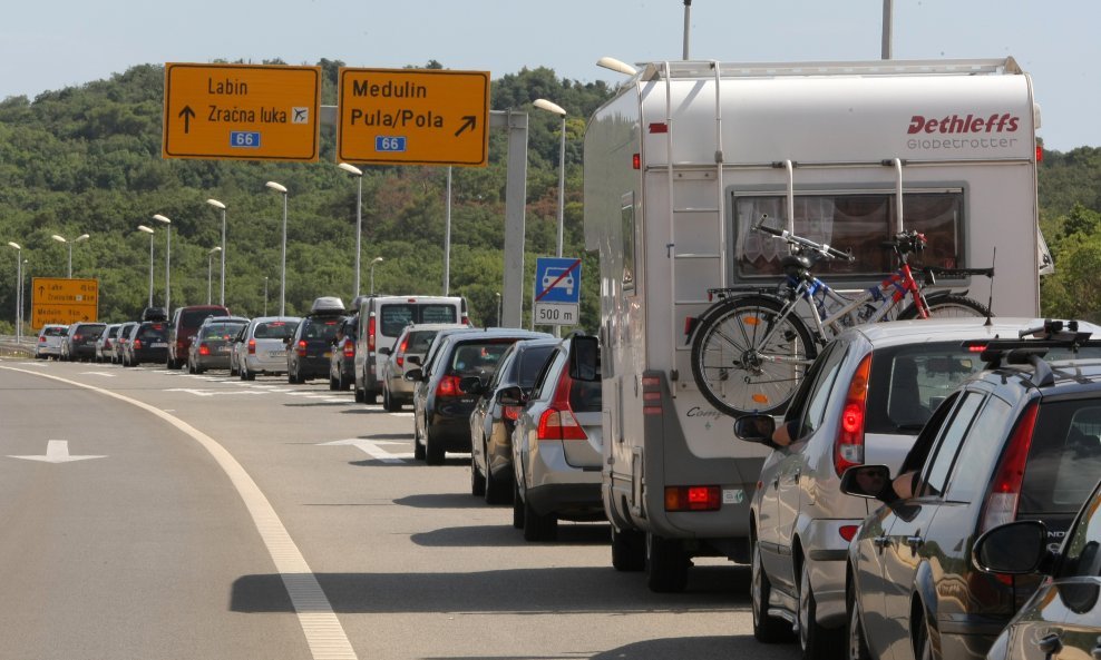 prometna gužva turisti istarski ipsilon