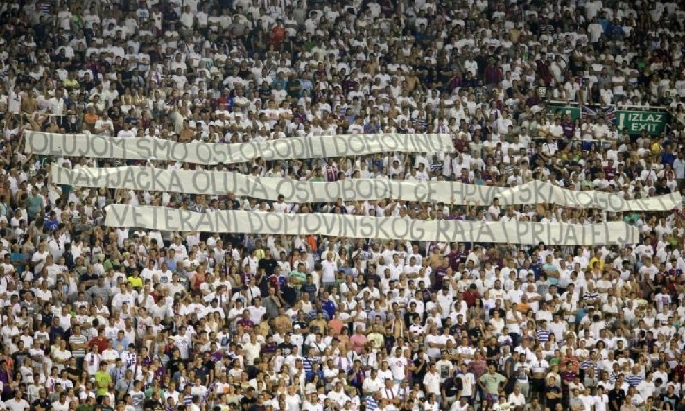 Torcida Oluja poruka