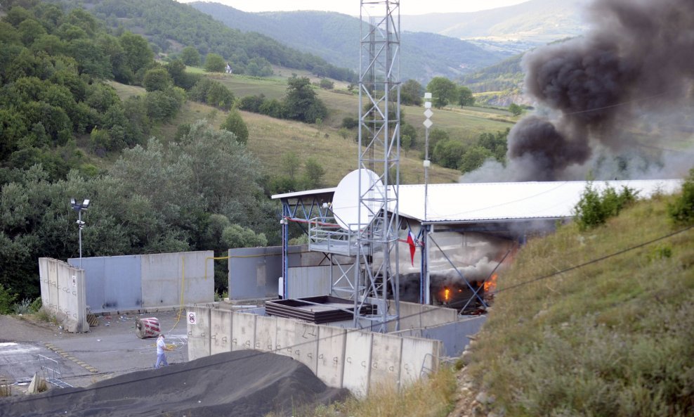 2011-07-27T212006Z_01_BEL19_RTRIDSP_3_KOSOVO-NORTH