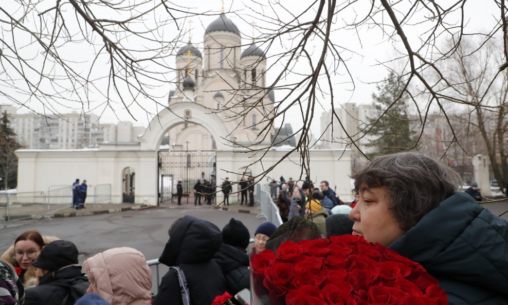 Okupljaju se ožalošćeni u Moskvi na pokopu Alekseja Navaljnog