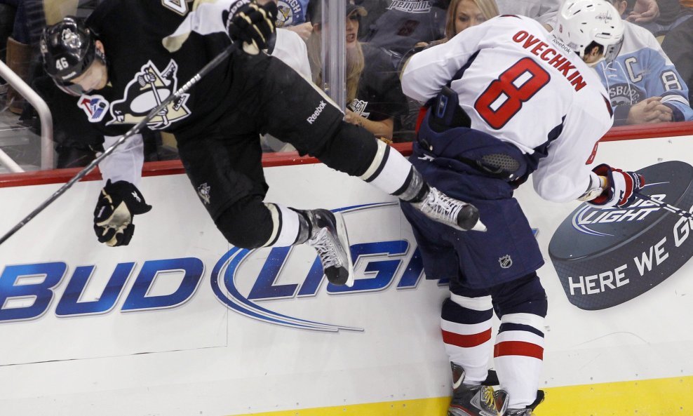 Alex Ovečkin (Washington Capitals) vs. Joe Vitale (Pittsburgh Penguins)