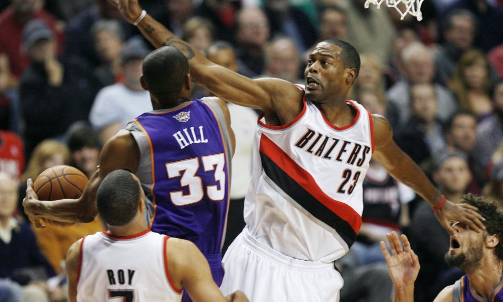 Marcus Camby (Portland Trail Blazers) vs. Grant Hill (Phoenix Suns)