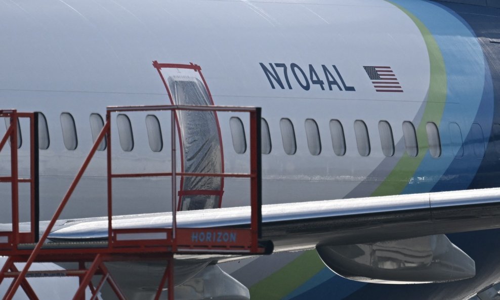Zrakoplov Alaska Airlinesa s kojeg s otpala vrata