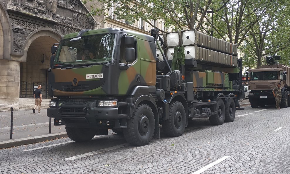 SAMP-T u središtu Pariza prilikom vojne parade