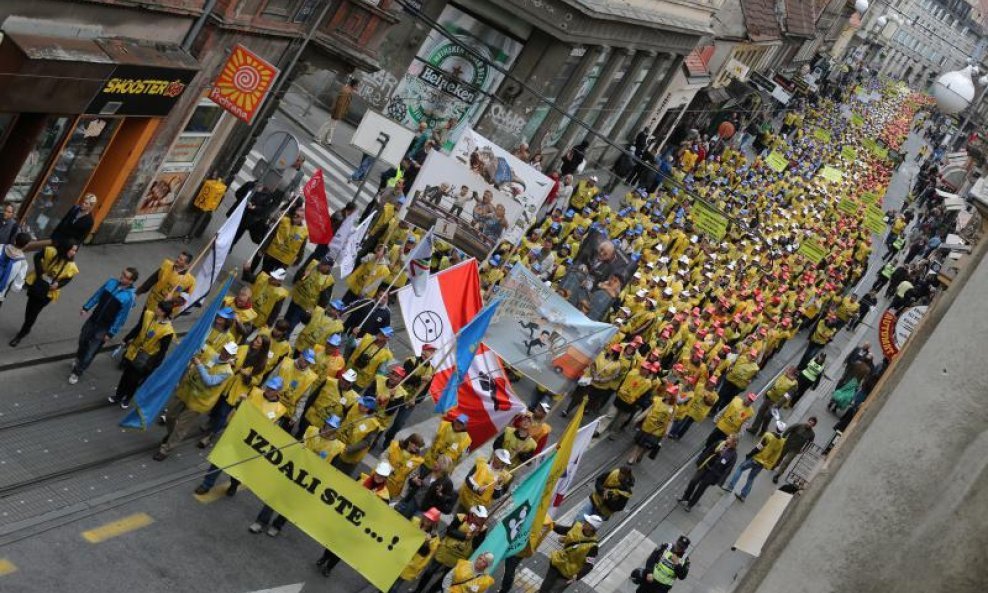 Prosvjednici na putu prema Markovom Trgu (11)