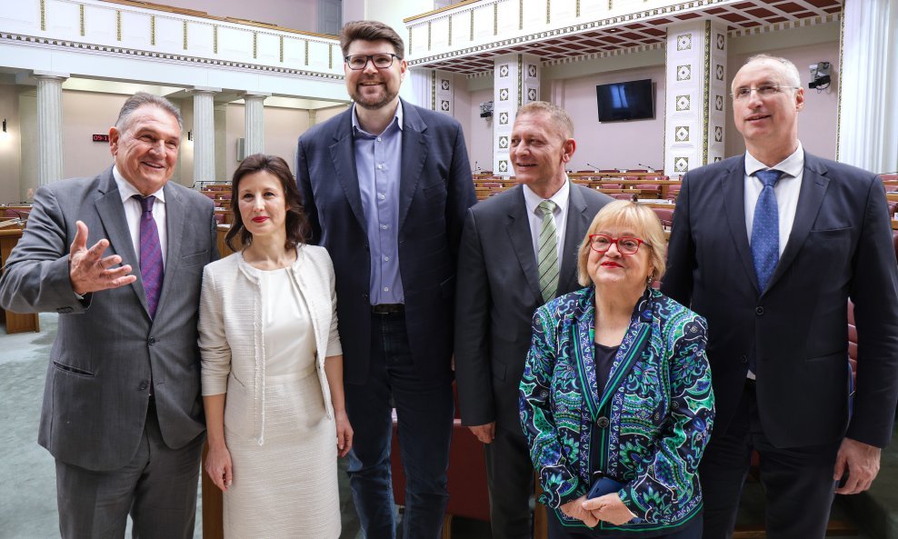 Radimir Čačić, Dalija Orešković, Peđa Grbin, Krešo Beljak, Anka Mrak Taritaš i Ivica Puljak