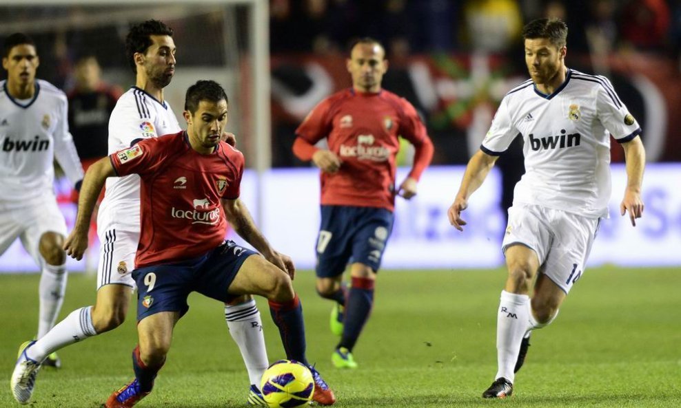 Xabi Alonso (d) i Emiliano Armenteros