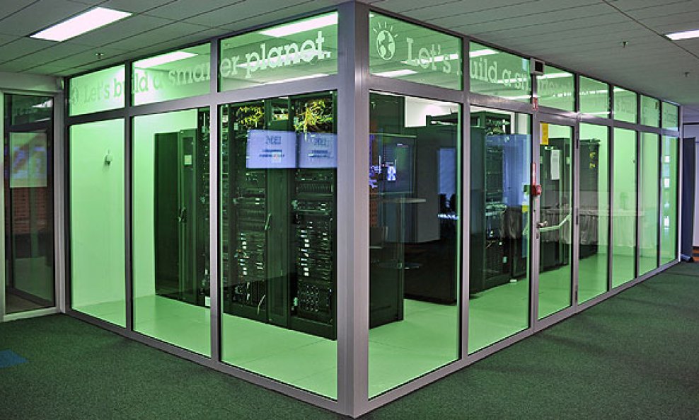 Innovation Center IBM Ljubljana superračunalo