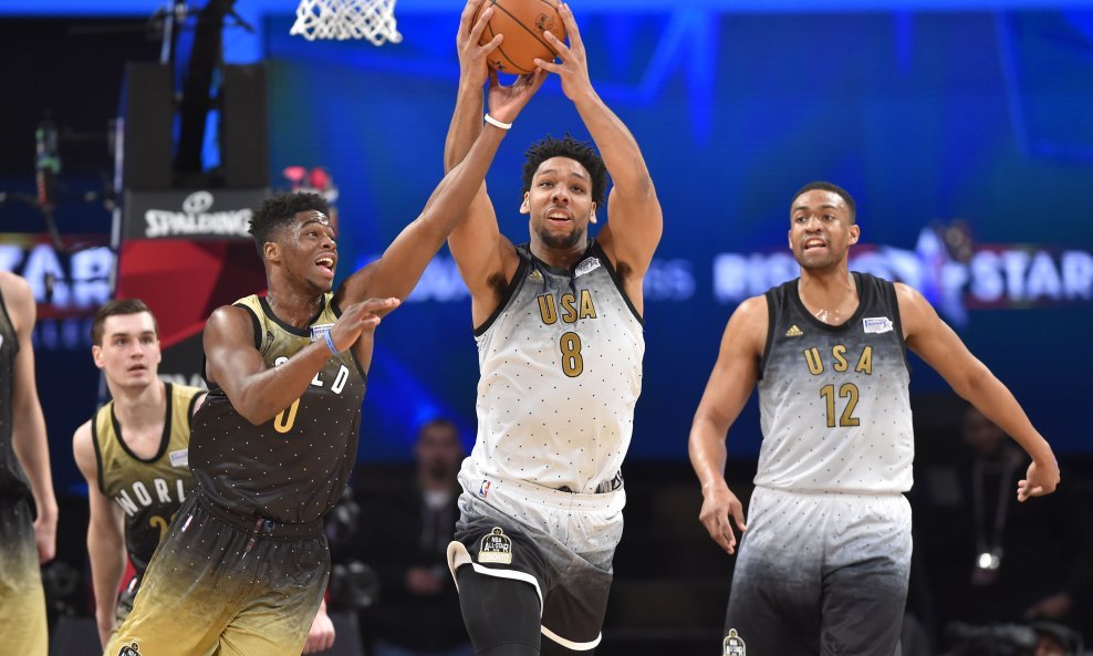 Mudiay Okafor Parker u pozadini Hezonja