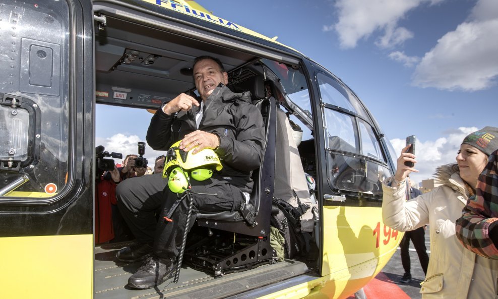 Vili Beroš na predstavljanju Helikopterske hitne medicinske službe