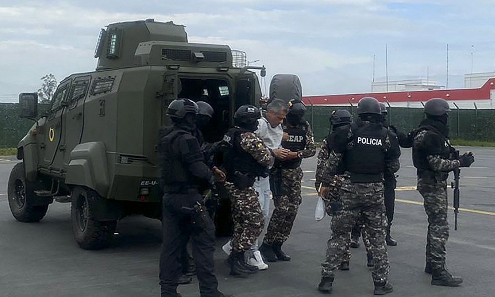 Jorge Glas u rukama policije