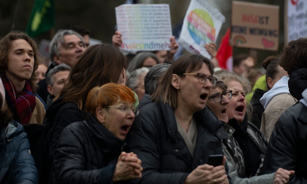 Prosvjed simpatizera AfD protiv migranata