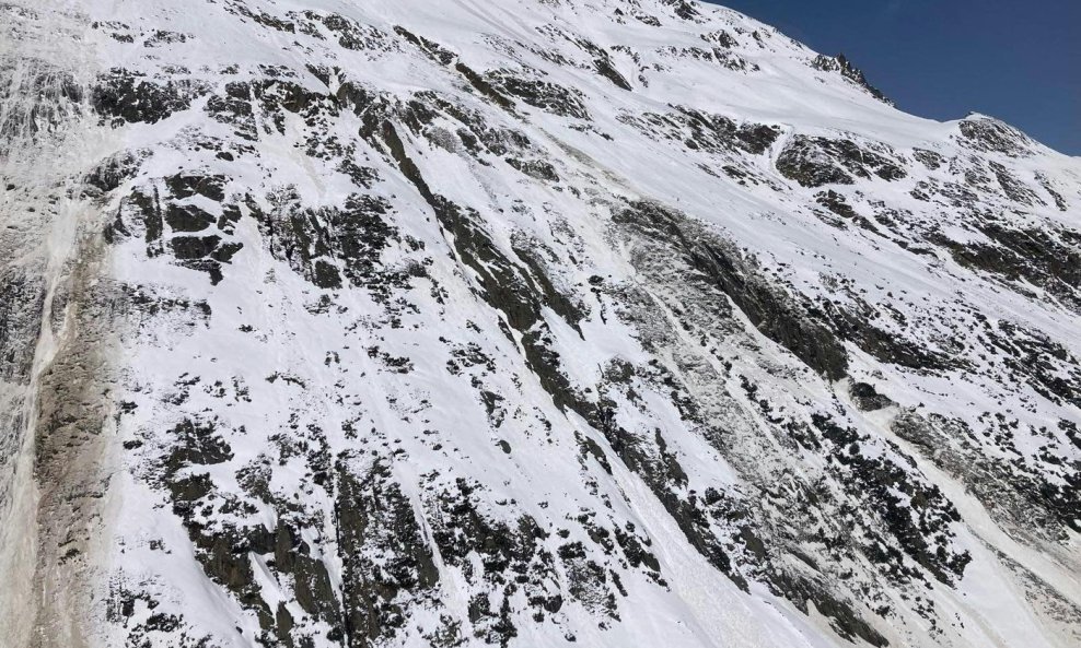 Fotografija područja gdje je došlo do urušavanja lavine