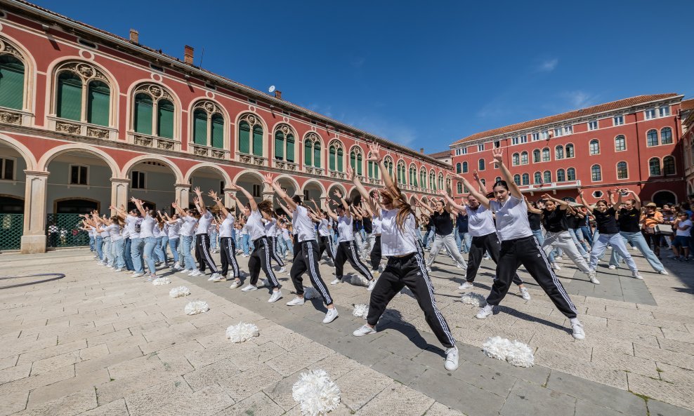 Split: Na Prokurativama se plesalo u Rim Tim Tagi Dim ritmu