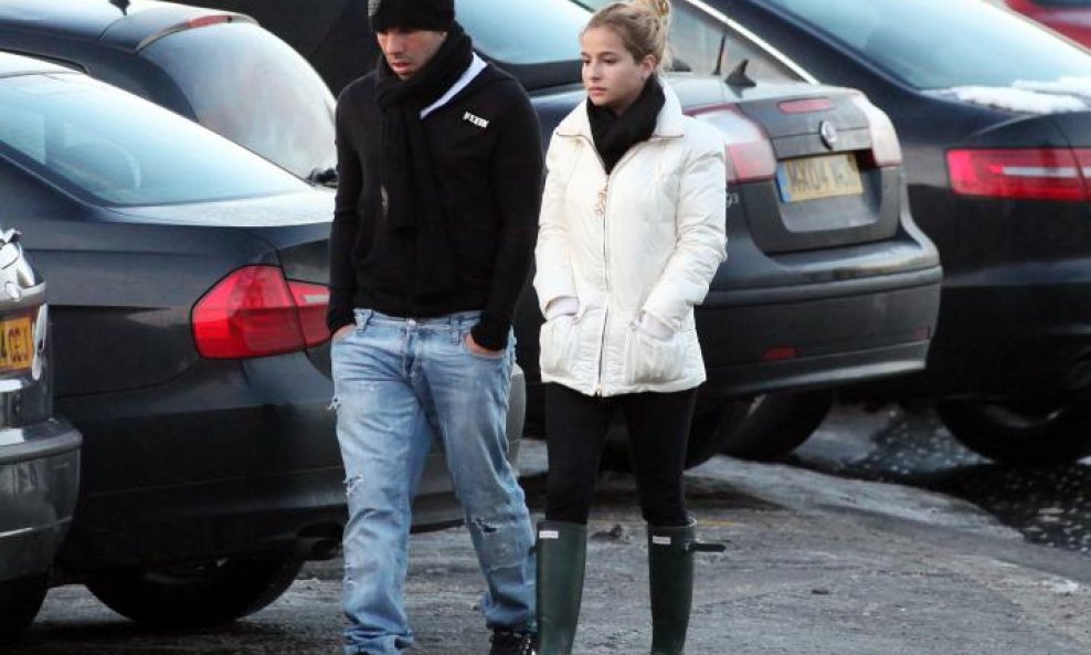 Carlos Tevez sa djevojkom