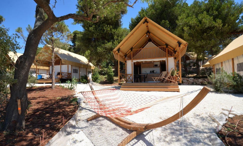 Arena Hospitality Group, glamping kamp Pomer