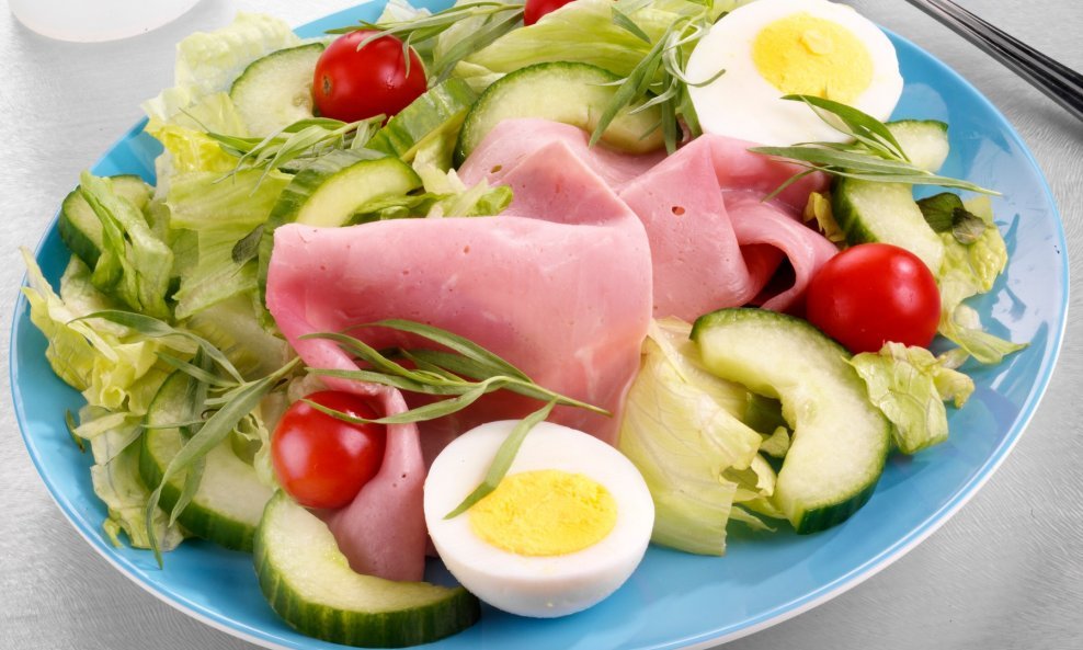 Salata od šunke i jaja