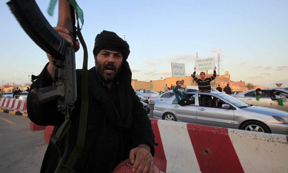 Naoružani pristaša Moamera Gadafija u Tripoliju