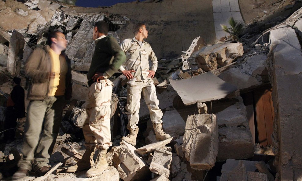 Uništeni Gadafijev zapovjedni centar u središtu Tripolija